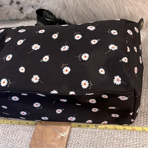 Alice + Olivia Black Daisy Floral Nylon Overnight Travel Duffel Tote Bag - Picture 9 of 15